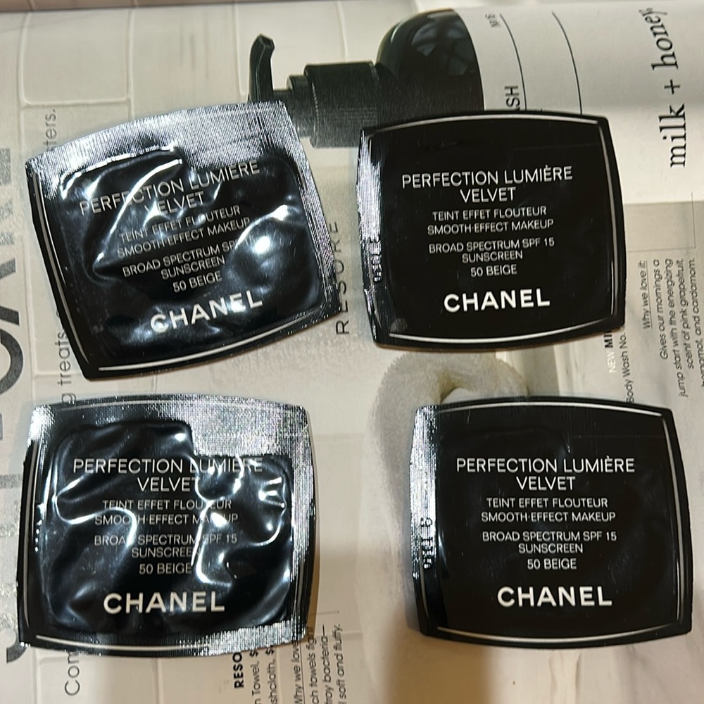 CHANEL perfection Lumiere Velvet Smooth effect Foundation # 50 Beige SPF 15